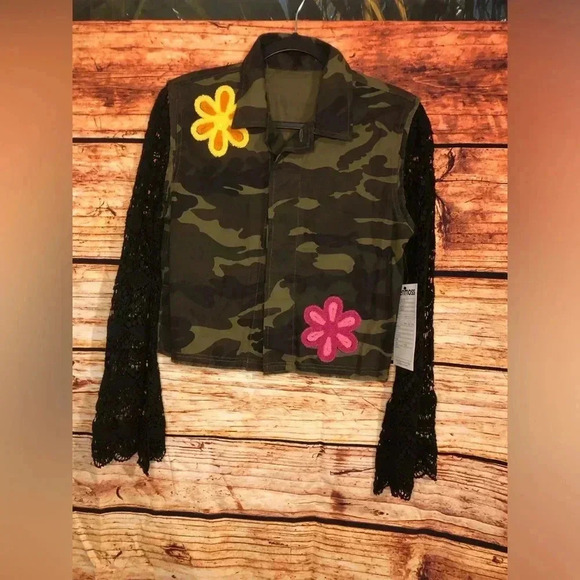 Lace Sleeve Camo Jacket - Picture 2 of 16